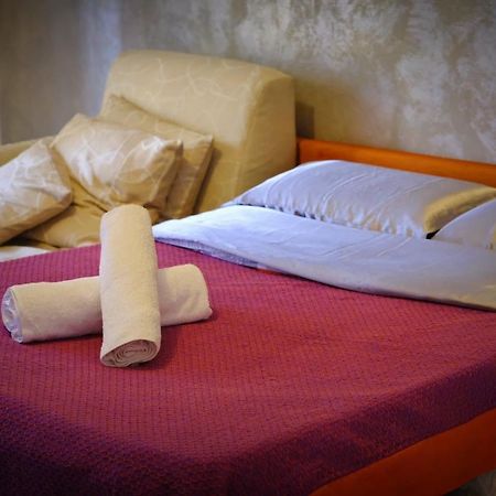 Appartamento Con Tre Camere - Zona Centrale 亚历山德里亚 外观 照片